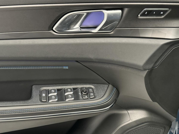 Lynk & Co 01 PHEV DCT AUT 1.maj. REZERVACE