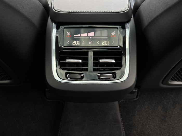 Volvo XC90 B5 AWD R-DESIGN 7 MÍSTNÁ Aut