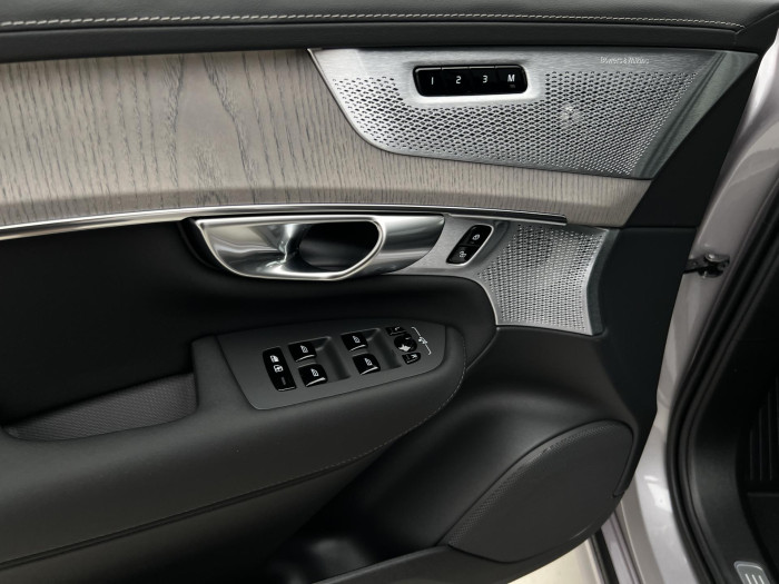 Volvo XC90 T8 AWD RECHARGE DARK ULTRA AUT