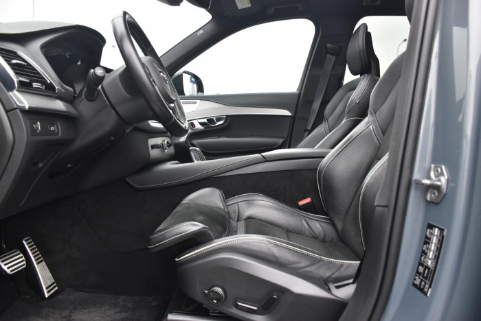 Volvo XC90 B5 AWD R-Design REZERVACE