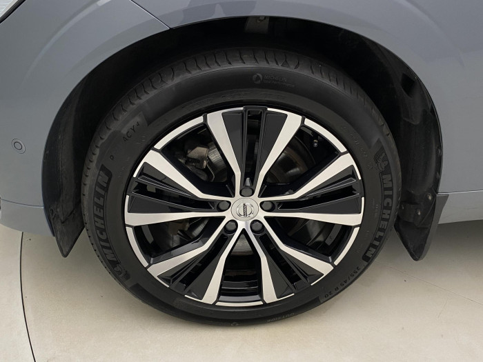 Volvo XC60 B4 AWD PLUS DARK AUT 1.maj