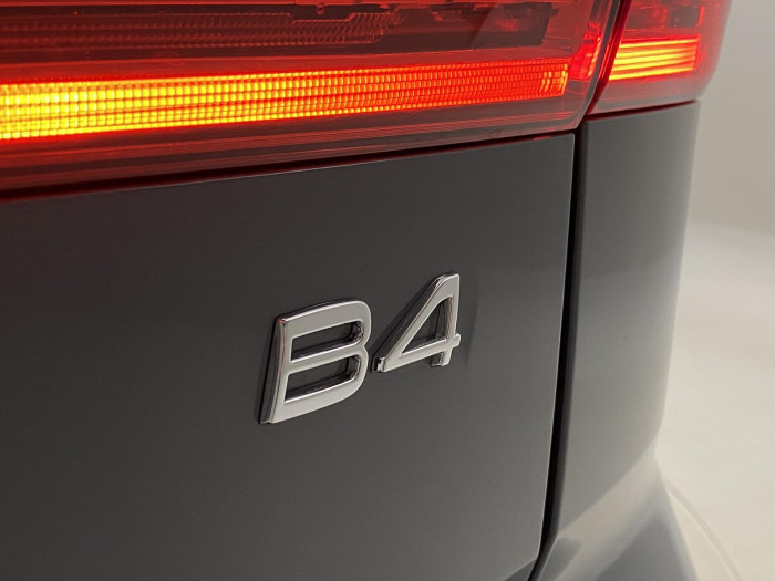 Volvo XC60 B4 AWD PLUS DARK AUT 1.maj