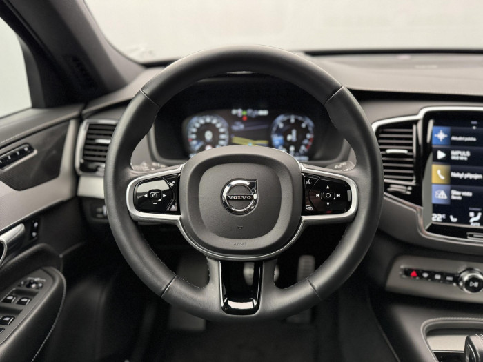 Volvo XC90 B5 AWD R-DESIGN REZERVACE