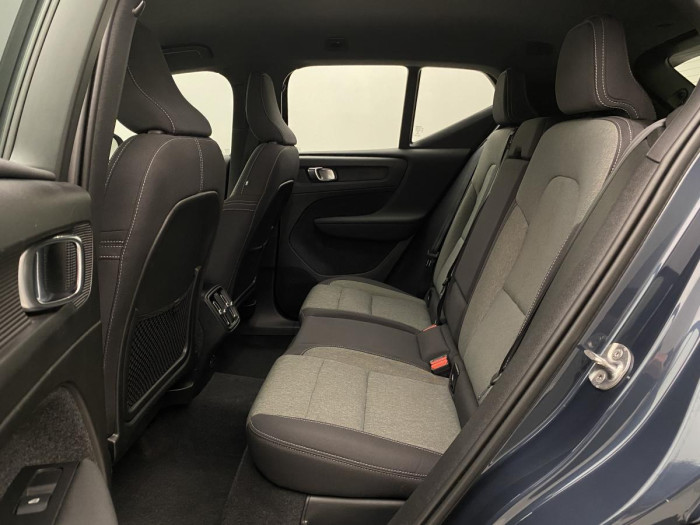 Volvo XC40 B4 MOMENTUM AUT REZERVACE 2.0 Momentum