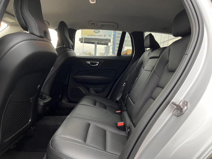 Volvo V60 CROSS COUNTRY B4 AWD Aut 1.maj