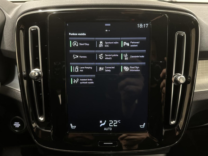 Volvo XC40 T3 MOMENTUM AUT REZERVACE 1.5 Momentum