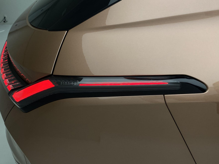 Lynk & Co 08 MORE PHEV