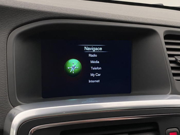 Volvo V60 D4 MOMENTUM AUT REZERVACE 2.0 d Momentum