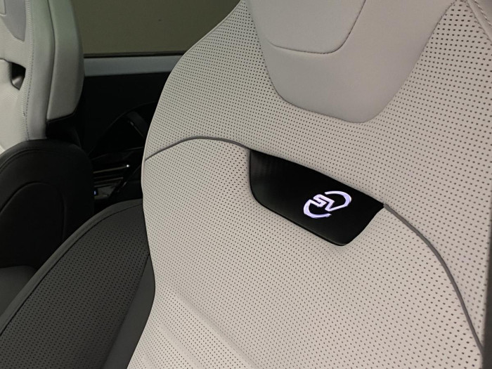 Land Rover Range Rover Sport P635 SV EDITION ONE AWD AUT 4.4 Edition