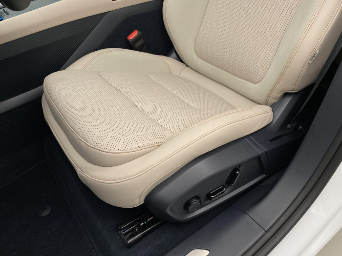 Lynk & Co 08 MORE PHEV