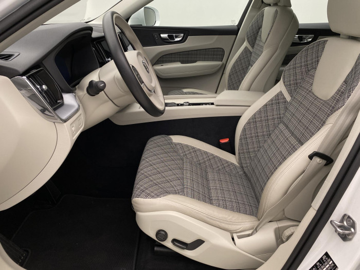 Volvo XC60 T5 AWD MOMENTUM AUT CZ 2.0 Momentum