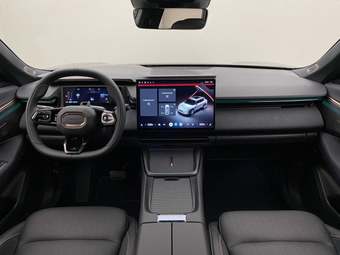 Lynk & Co 08 MORE PHEV