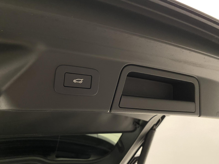 Land Rover Range Rover Velar D200 R-DYNAMIC SE REZERVACE 2.0 d Dynamic SE