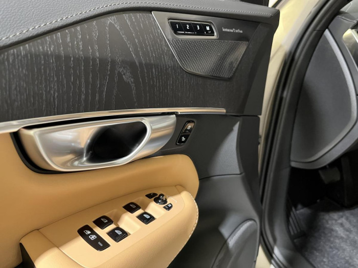 Volvo XC90 B5 AWD AUT BRIGHT PLUS 7-míst 2.0 Plus