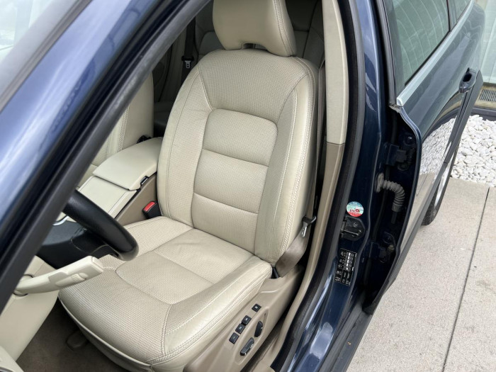 Volvo XC70 D5 AWD PARK. SENZORY Aut CZ 2.4 d