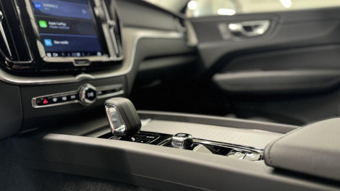 Volvo XC60 B4 AWD CORE AUT REZERVACE
