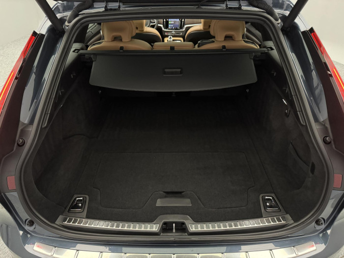 Volvo V90 B6 AWD ULTIMATE REZERVACE