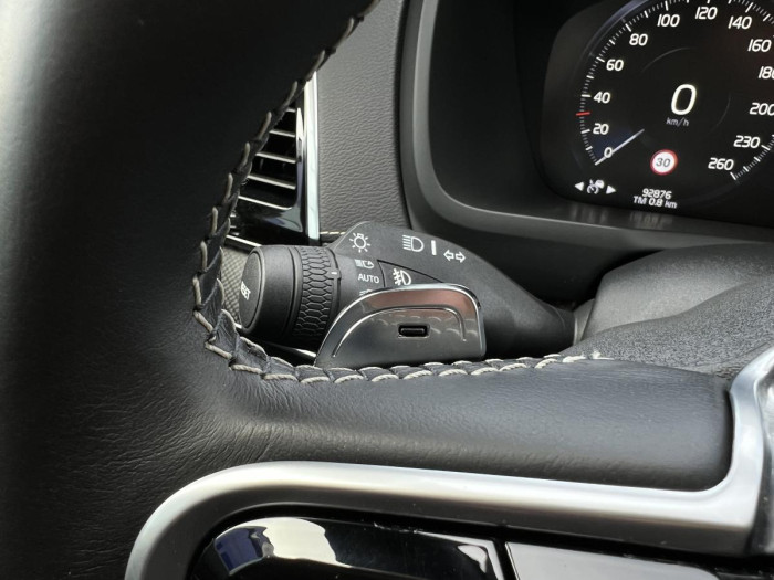 Volvo XC90 B5 AWD R-DESIGN 7MÍSTNÁ Aut