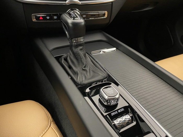 Volvo XC60 T5 AWD MOMENTUM AUT CZ 2.0 Momentum