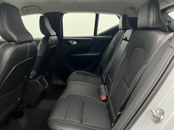 Volvo XC40 D4 AWD MOMENTUM PRO AUT CZ 2.0 d Momentum