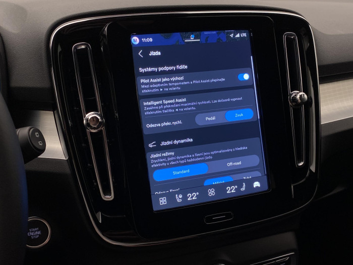 Volvo XC40 B3 DARK PLUS AUT CZ