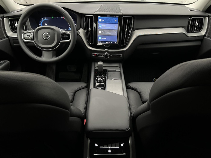 Volvo XC60 B4 AWD PLUS DARK AUT 1.maj.