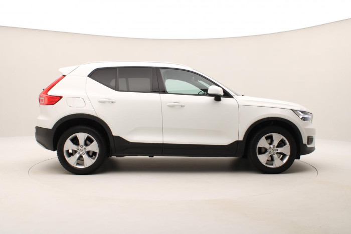 Volvo XC40 T4 AWD MOMENTUM AUT CZ 1.maj 2.0 Momentum