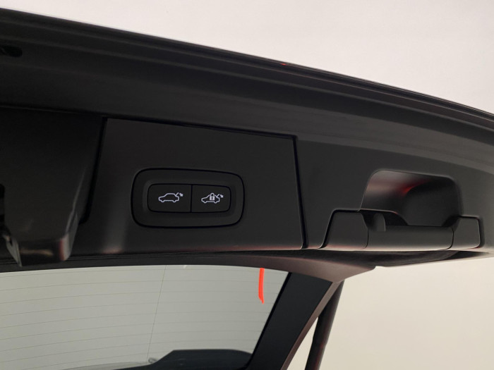 Volvo V90 B5 ULTIMATE DARK AUT 1.maj