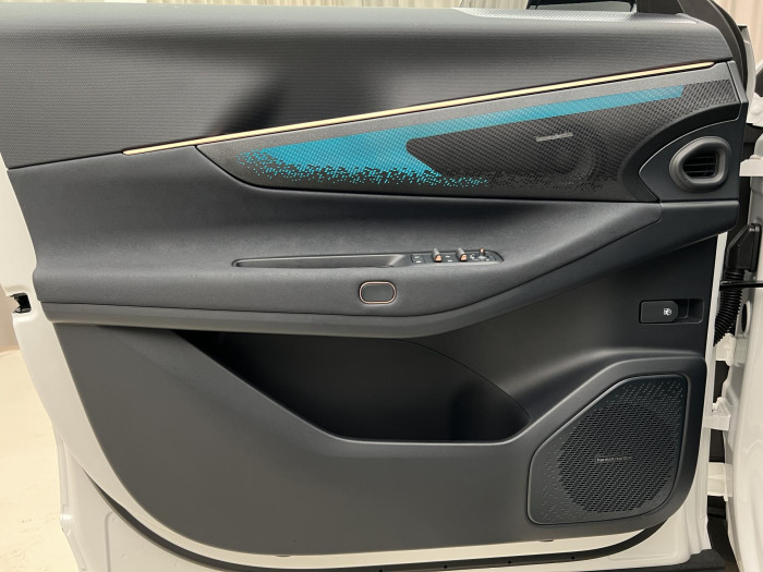 Lynk & Co 08 MORE PHEV