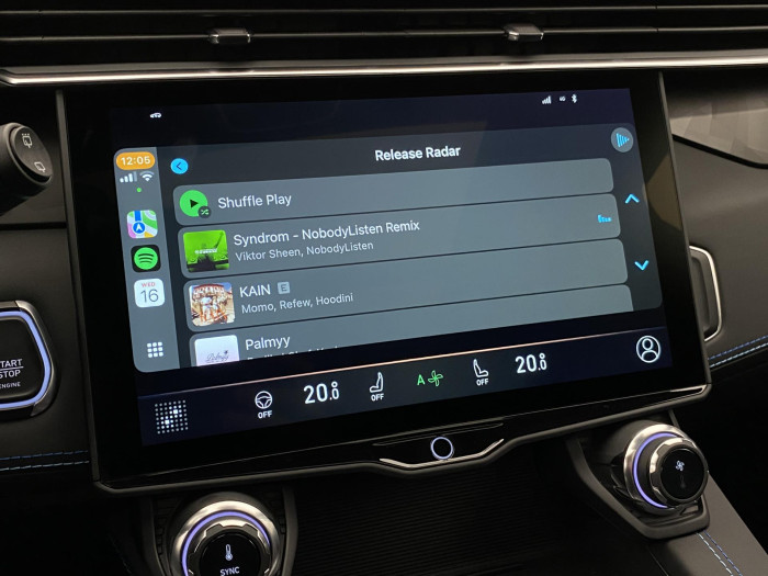 Lynk & Co 01 PHEV DCT AUT 1.maj REZERVACE