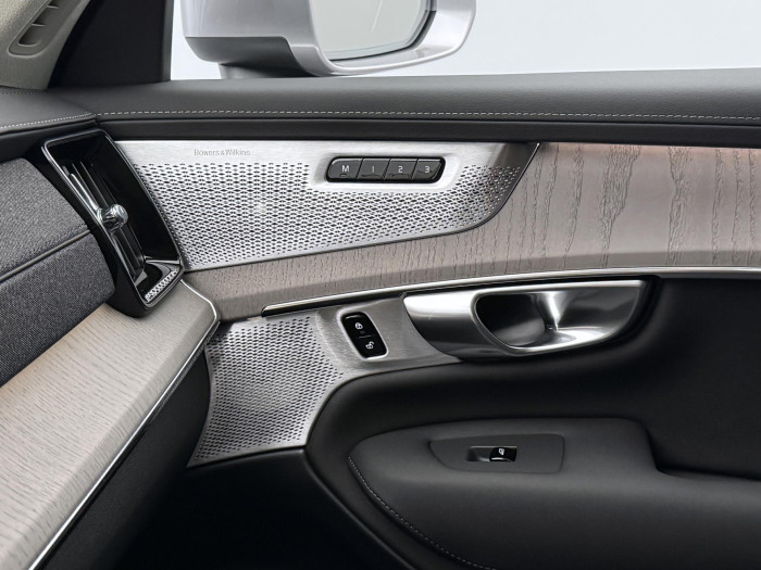 Volvo XC90 T8 AWD RECHARGE BRIGHT ULTRA 7