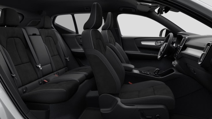 Volvo XC40 B3 AUT PLUS BLACK EDITION