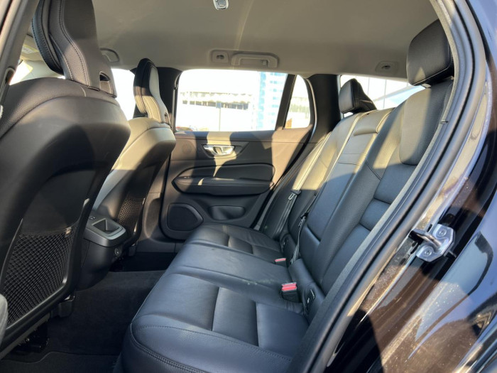 Volvo V60 CROSS COUNTRY B4 AWD Aut 1.maj