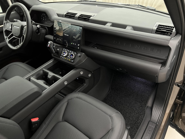 Land Rover Defender 110 D250 X-DYNAMIC SE AWD Aut 3.0 d Dynamic SE