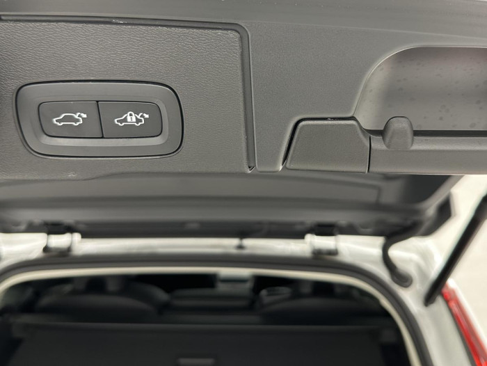 Volvo XC60 B4 AWD PLUS DARK REZERVACE 2.0 Plus