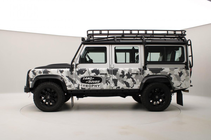 Land Rover Defender WORKS V8 TROPHY II 1 z 25 5.0 V8