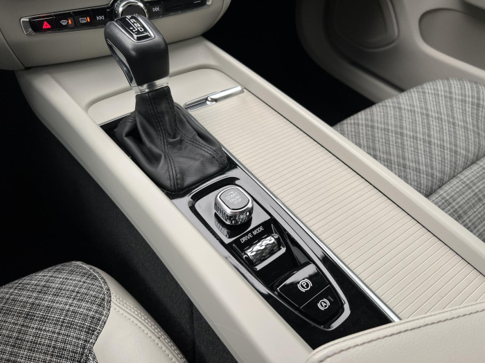 Volvo V60 CC D4 AWD AUT CZ 2.0 d CC CC