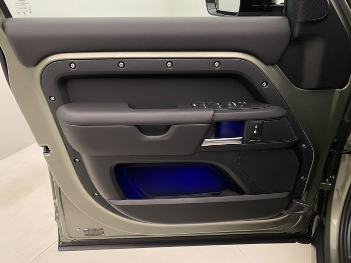 Land Rover Defender 110 D300 X-DYNAMIC HSE AWD AUT 3.0 d Dynamic