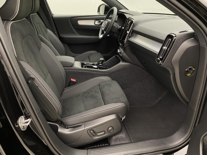 Volvo XC40 B3 DARK PLUS AUT CZ