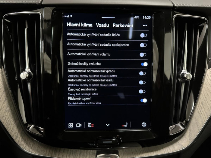 Volvo XC60 B5 AWD PLUS BRIGHT REZERVACE 2.0 Plus