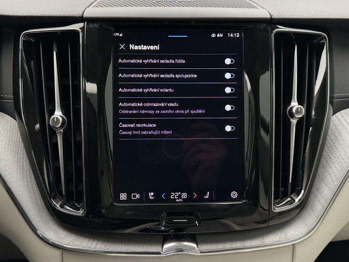 Volvo XC60 B5 AWD DARK ULTRA REZERVACE