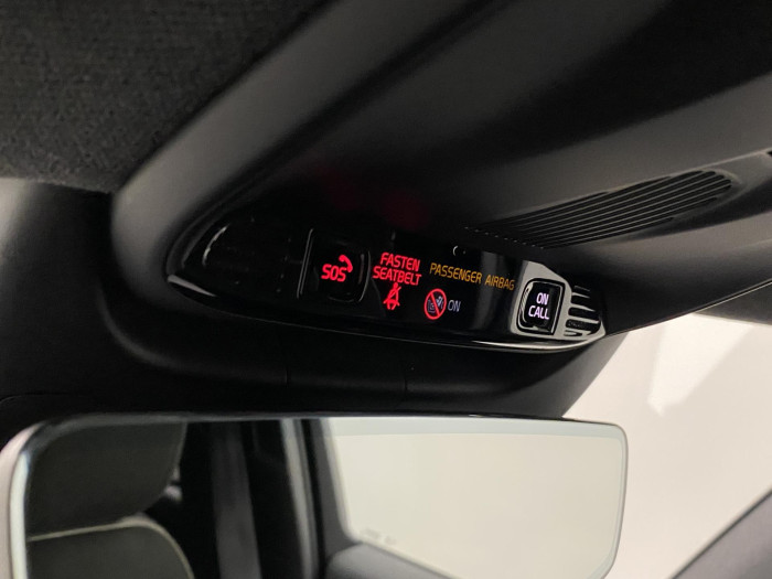 Volvo XC40 T4 AWD R-DESIGN REZERVACE