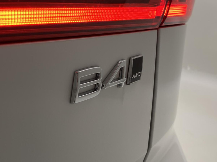 Volvo XC60 B4 AWD AUT DARK ULTIMATE
