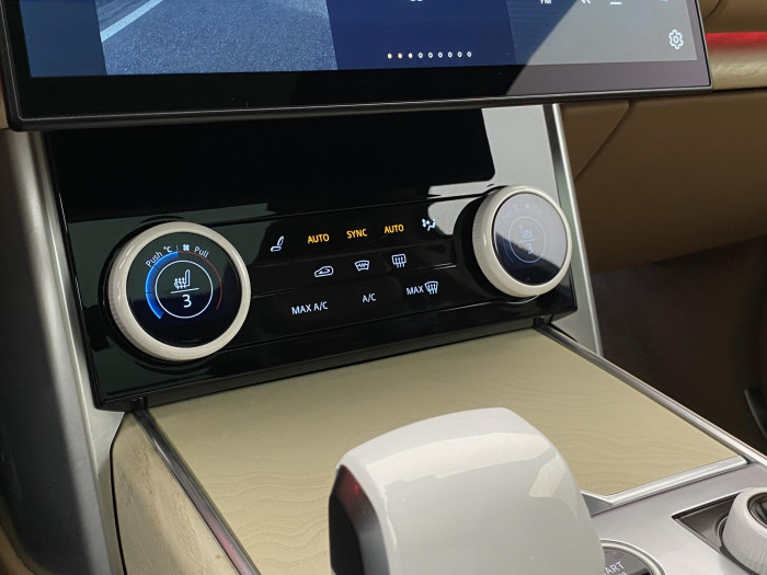 Land Rover Range Rover SV P530 LWB 1.maj.