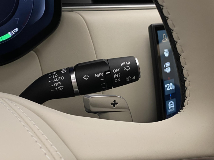 Land Rover Range Rover P550e AUTOBIOGRAPHY SWB