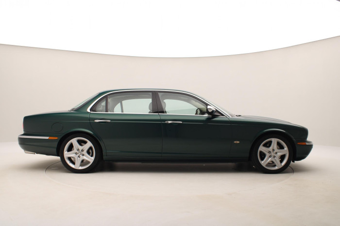 Jaguar XJ 4.2 V8 L EXECUTIVE AUT 1.maj 4.2 V8 Executive