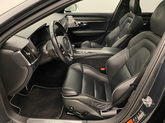 Volvo V90 D5 AWD R-DESIGN REZERVACE 2.0 d