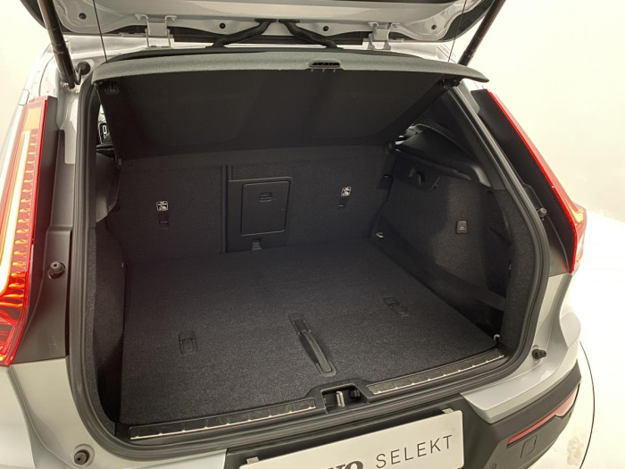 Volvo XC40 B4 INSCRIPTION AUT REZERVACE