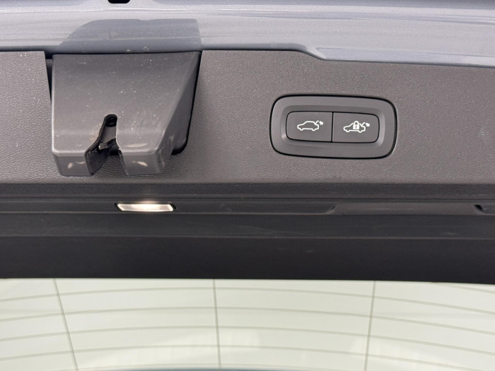 Volvo V60 B4 MOMENTUM PRO AUT CZ 1.maj. 2.0 Momentum