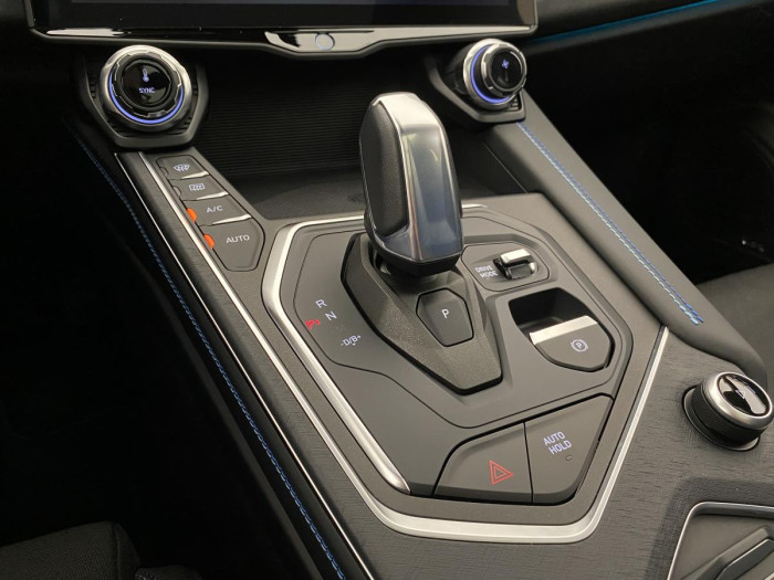 Lynk & Co 01 PHEV DCT AUT 1.maj. REZERVACE